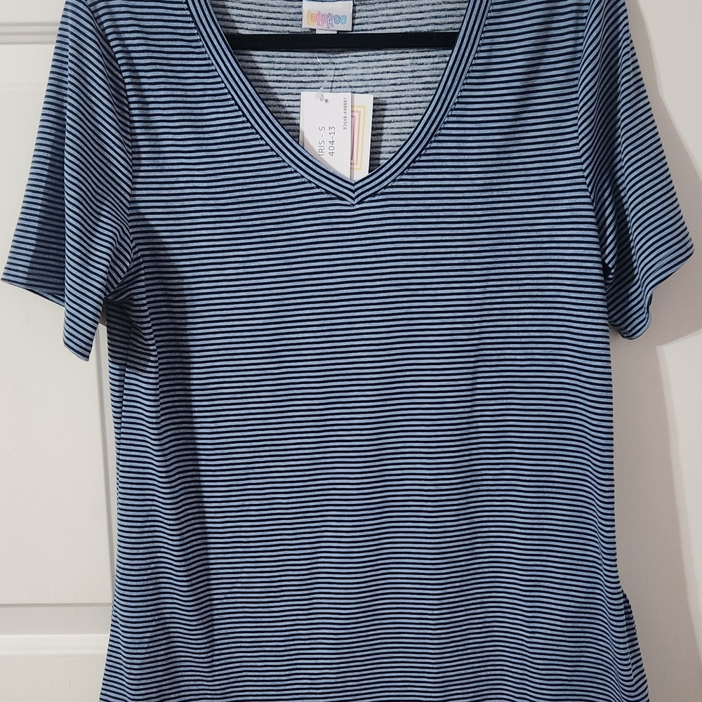 Nwt SMALL IRIS LuLaRoe V-Neck Top ~ Blue light blue STRIPES PATTERN ~ Top
